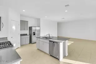 11172 S Weismann Dr, Vail, AZ 85641 - Photo 8