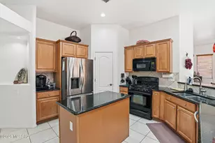 7063 W Autumn Dew Ct, Tucson, AZ 85743 - Photo 8