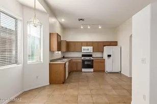 335 E Calle Nacrita, Green Valley, AZ 85614 - Photo 6