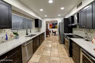 6513 N Green Briar Dr, Tucson, AZ 85718 - Photo 8