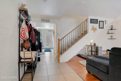 915 N Venice Avenue #APT B, Tucson, AZ 85711 - Photo 4
