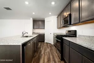 21956 E Wayward Ln, Red Rock, AZ 85145 - Photo 4