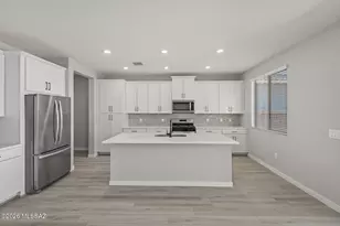 7754 S Wild Pr Dr, Tucson, AZ 85757 - Photo 2