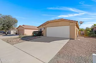 7998 N Siskiyou Dr, Tucson, AZ 85743 - Photo 2