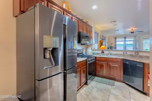 542 W Astruc Dr, Green Valley, AZ 85614 - Photo 10