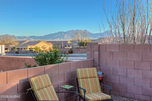 542 W Astruc Dr, Green Valley, AZ 85614 - Photo 4