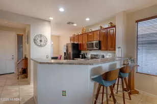 542 W Astruc Dr, Green Valley, AZ 85614 - Photo 8