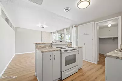 7902 E Winnepeg Drive, Tucson, AZ 85730 - Photo 18