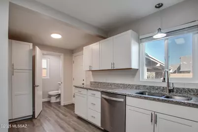 4241 E 5th Street, Tucson, AZ 85711 - Photo 16