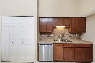 8614 E Pembrook Dr, Tucson, AZ 85715 - Photo 14