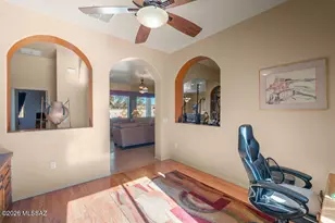 2020 W Cactus Run Dr, Green Valley, AZ 85622 - Photo 12