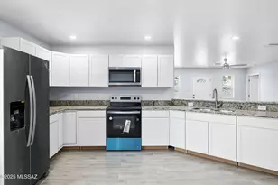 124 S Richmond Dr, Vail, AZ 85641 - Photo 10