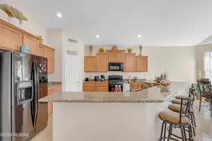 8541 N Crosswater Loop, Tucson, AZ 85743 - Photo 2