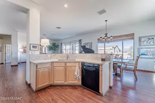 976 W Tenniel Dr, Green Valley, AZ 85614 - Photo 14