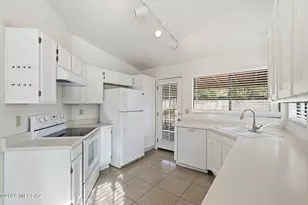 8690 N Moison Dr, Tucson, AZ 85742 - Photo 10