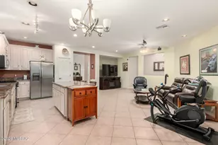 9397 E Grapevine Spring Pl, Tucson, AZ 85710 - Photo 10