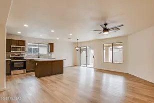 9410 E Grapevine Spring Pl, Tucson, AZ 85710 - Photo 4