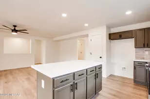 9410 E Grapevine Spring Pl, Tucson, AZ 85710 - Photo 6