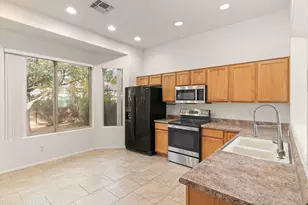 9337 N Indian Summer Dr, Tucson, AZ 85743 - Photo 12