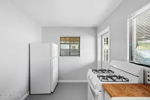 121 W Birdman Dr, Tucson, AZ 85705 - Photo 8