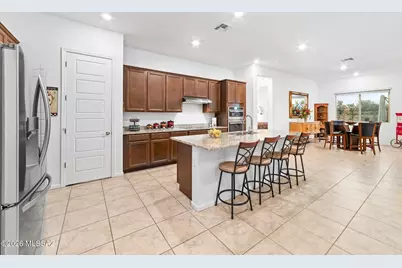 10820 N Iron Peak Drive, Oro Valley, AZ 85742 - Photo 4