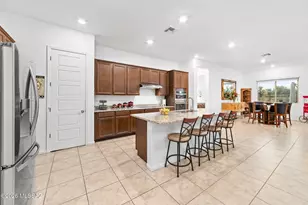 10820 N Iron Peak Dr, Oro Valley, AZ 85742 - Photo 4