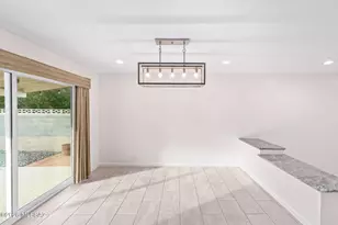 220 S Clausen Cir, Tucson, AZ 85745 - Photo 10