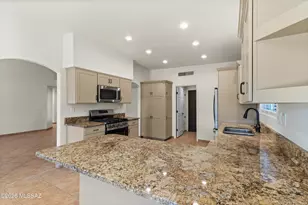 10060 N Ironwood Oasis Pl, Tucson, AZ 85742 - Photo 12