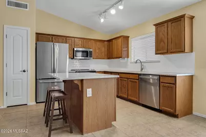 8753 N Moonfire Drive, Tucson, AZ 85743 - Photo 4