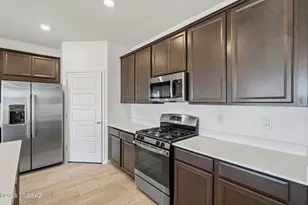 10498 W Beaman Ln, Marana, AZ 85653 - Photo 8