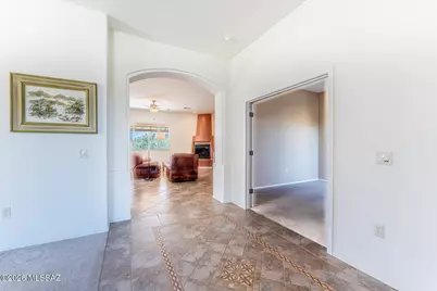 545 W Calle Artistica, Green Valley, AZ 85614 - Photo 8