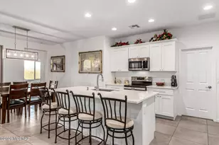 829 N Broken Hills Dr, Green Valley, AZ 85614 - Photo 6