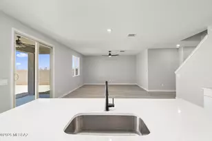 7810 S Wild Prairie Dr S, Tucson, AZ 85757 - Photo 6