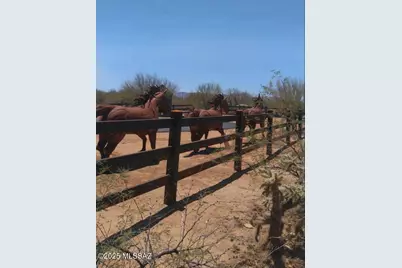 5031 W Helmet Peak Road, Sahuarita, AZ 85629 - Photo 2