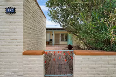 952 W Camino Asturias, Green Valley, AZ 85622 - Photo 2