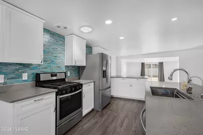 8142 E 5th Street, Tucson, AZ 85710 - Photo 2