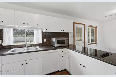 8276 E Koralee Place, Tucson, AZ 85710 - Photo 14