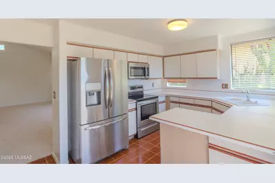 310 E Highcourte Lane, Tucson, AZ 85737 - Photo 10
