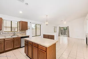 8509 E Sarnoff Ridge Loop, Tucson, AZ 85710 - Photo 18