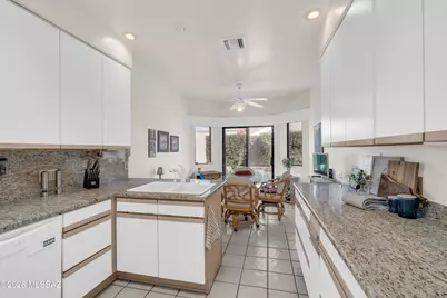 1421 N Abrego Drive, Green Valley, AZ 85614 - Photo 16