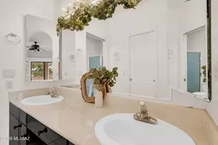 1421 N Abrego Dr, Green Valley, AZ 85614 - Photo 28