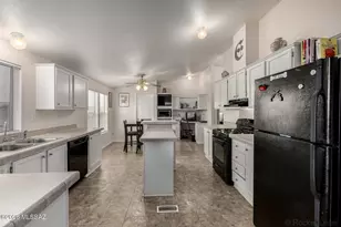 2854 E Cottonwood Club Ln, Tucson, AZ 85706 - Photo 10