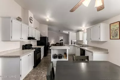 2854 E Cottonwood Club Lane, Tucson, AZ 85706 - Photo 16
