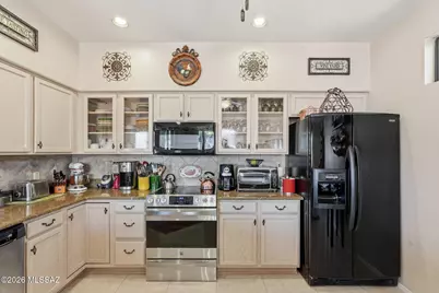 1910 W Amblemorn Drive, Green Valley, AZ 85622 - Photo 10