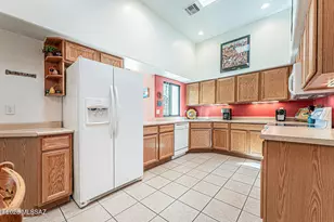 609 W Camino del Bondadoso, Green Valley, AZ 85614 - Photo 2