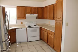 9690 N Donegal Pl, Tucson, AZ 85742 - Photo 2