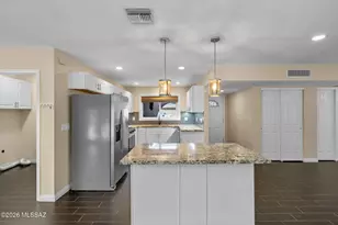 2961 N RÃ­o Verde Dr, Tucson, AZ 85715 - Photo 4