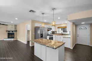 2961 N RÃ­o Verde Dr, Tucson, AZ 85715 - Photo 2