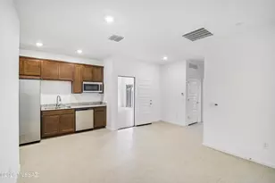 10453 W Beaman Ln, Marana, AZ 85653 - Photo 12