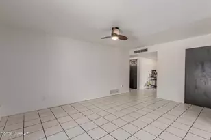 8808 E Wallen Ridge Dr, Tucson, AZ 85710 - Photo 10